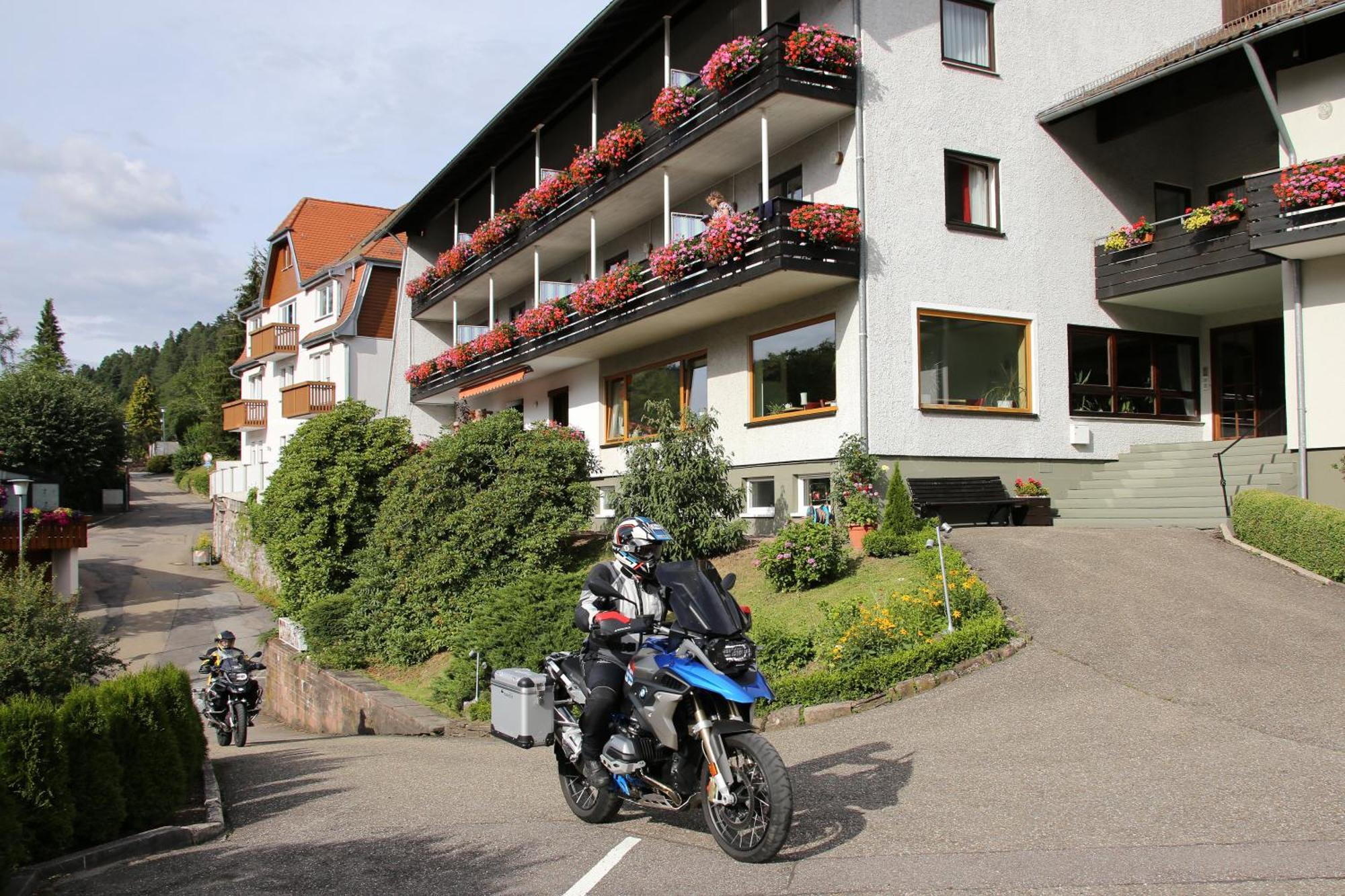 Aparthotel Schwarzwald Panorama บาดวิลด์บาด ภายนอก รูปภาพ